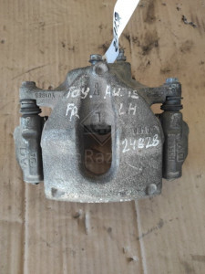  Суппорт передний L левый TOYOTA AURIS 06-12