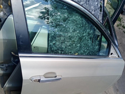 84200615 Дверь передняя правая в сборе