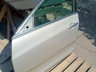 22802150 Дверь передняя левая в сборе