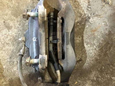 84089035 Супорт передний правый