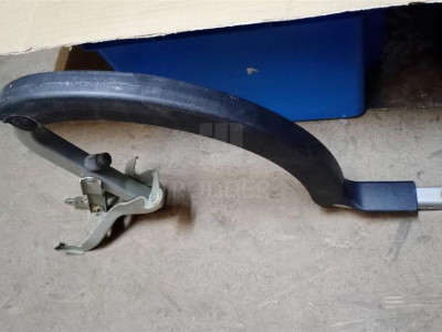 23437691 Петля крышки багажника левая