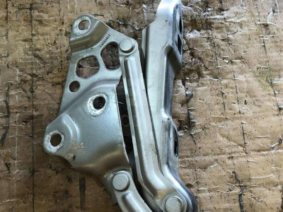 22868254 Петля капота левая