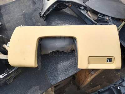 22945389 Накладка колени водителя