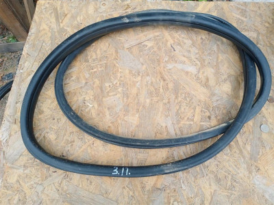 23124161 Уплотнитель двери задний правый