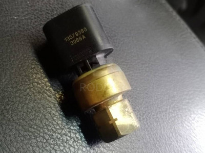 13579380 Датчик давления топлива