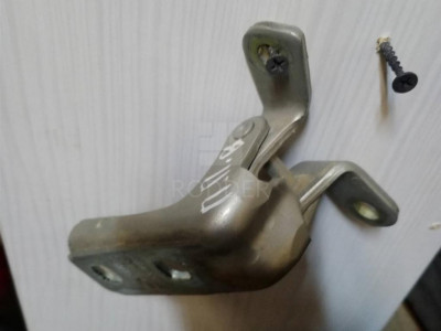 13501711 Петля двери передней правой верхняя