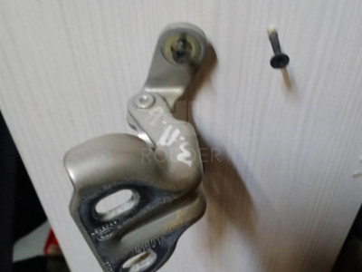 13501714 Петля двери задней правой верхняя