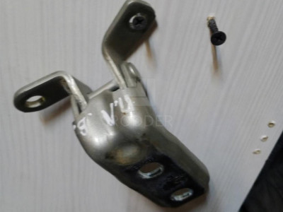 13501712 Петля двери передней левой верхняя