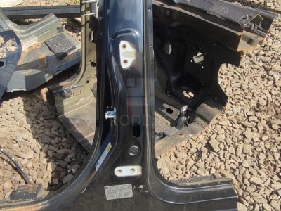 23466071 Стойка кузова центральная левая