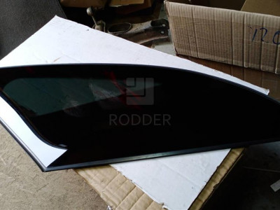 20786799 Стекло кузовное глухое правое