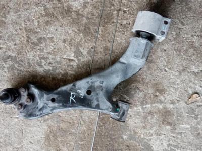 20945780 Рычаг передний правый