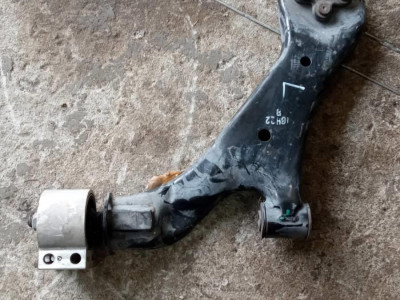 20945779 Рычаг передний левый