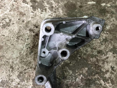 25789180 Кронштейн АКПП