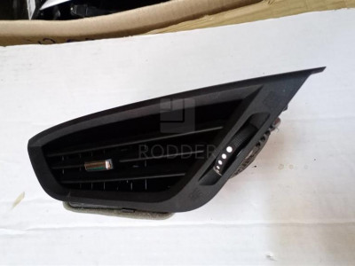 23346765 Дефлектор воздушный салона центральный левый