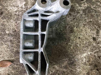 15854396 Кронштейн подушки двигателя правый