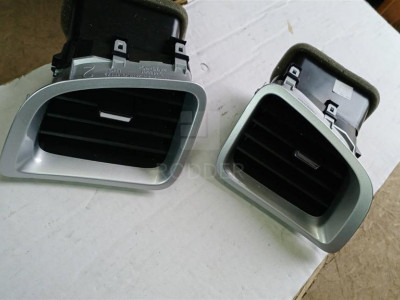 20862311  Дефлектор воздушный салона левый