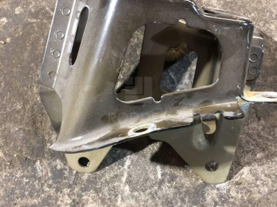 25793534 Кронштейн акумулятор