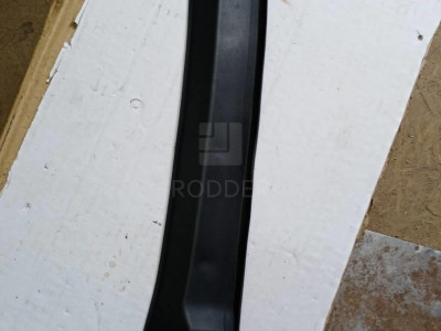 22988757 Уплотнитель проёма двери багажника левый