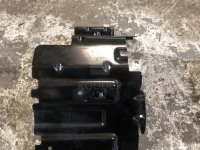 25880118 Кожух АКБ