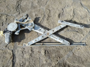  Стеклоподъемник левой задней двери